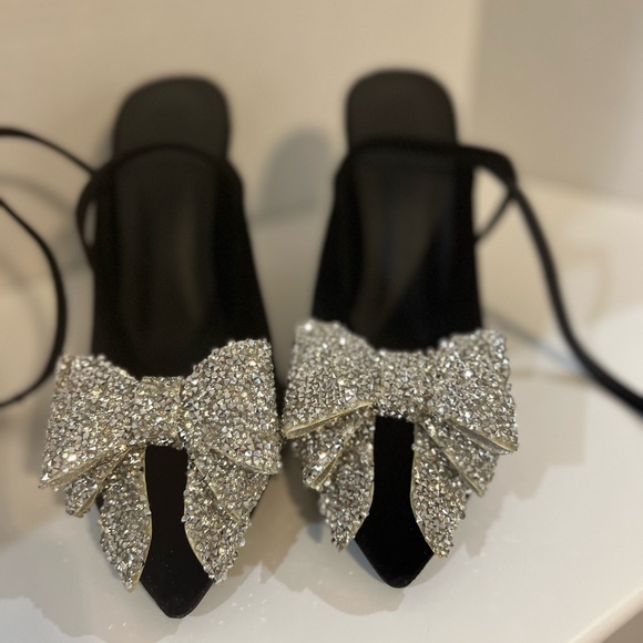 ASOS Velvet heeled mule!! Never worn- gorgeous bows on top! Size 7 - Picture 6 of 10